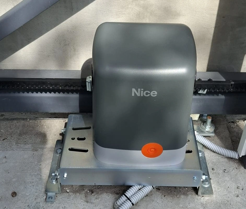 Verkauf von hochwertigen Zaunmaterialien wie Paneele und Pfosten